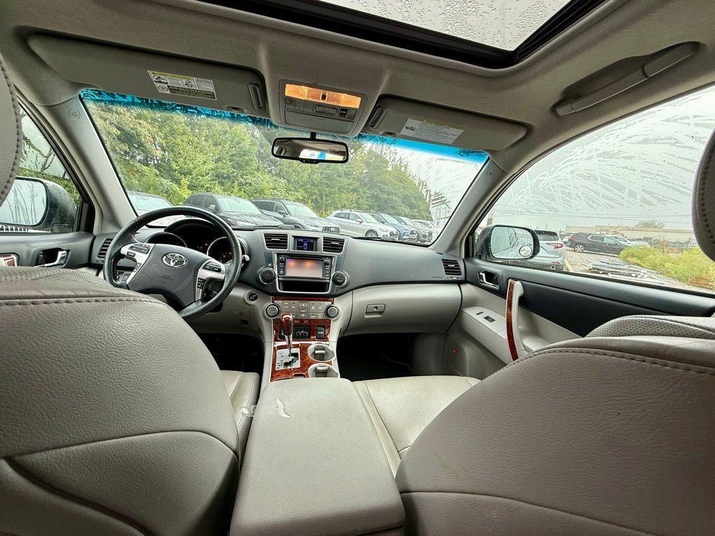 used 2013 Toyota Highlander car, priced at $14,116