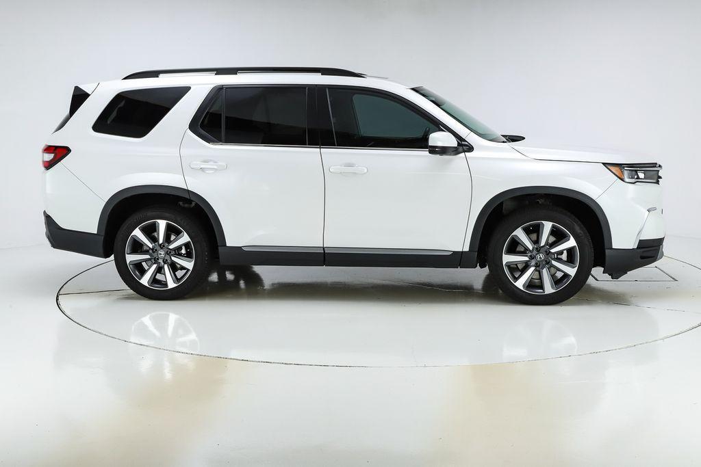 used 2025 Honda Pilot car, priced at $45,514