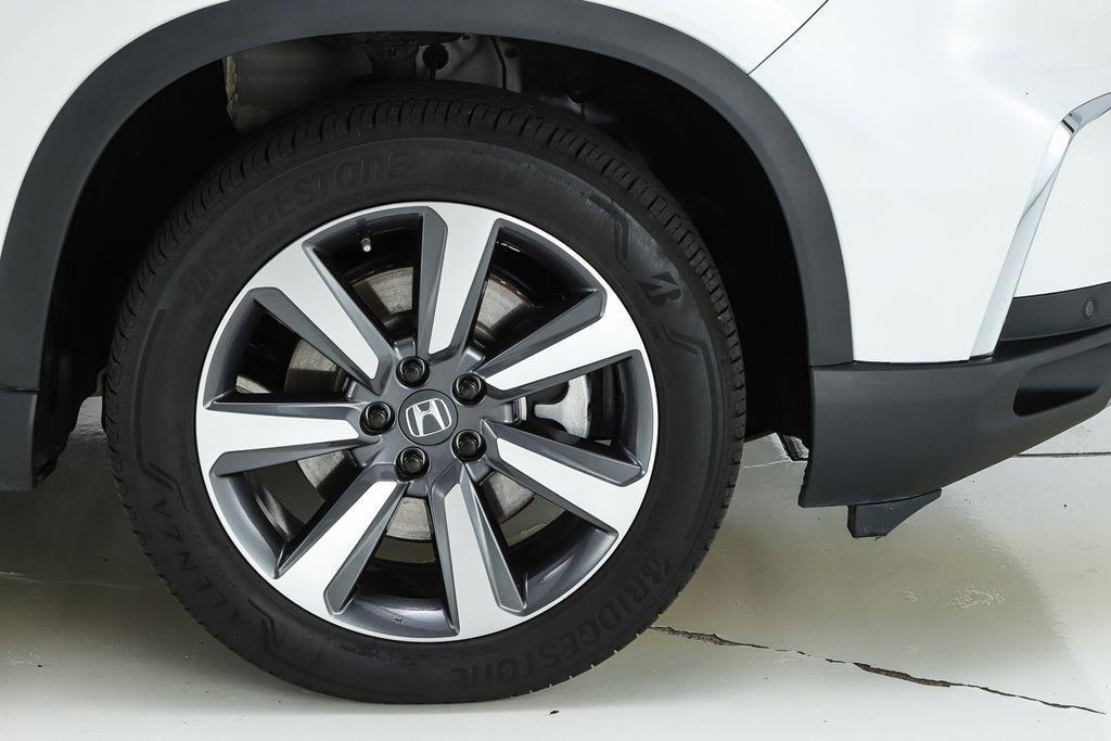 used 2025 Honda Pilot car, priced at $45,514