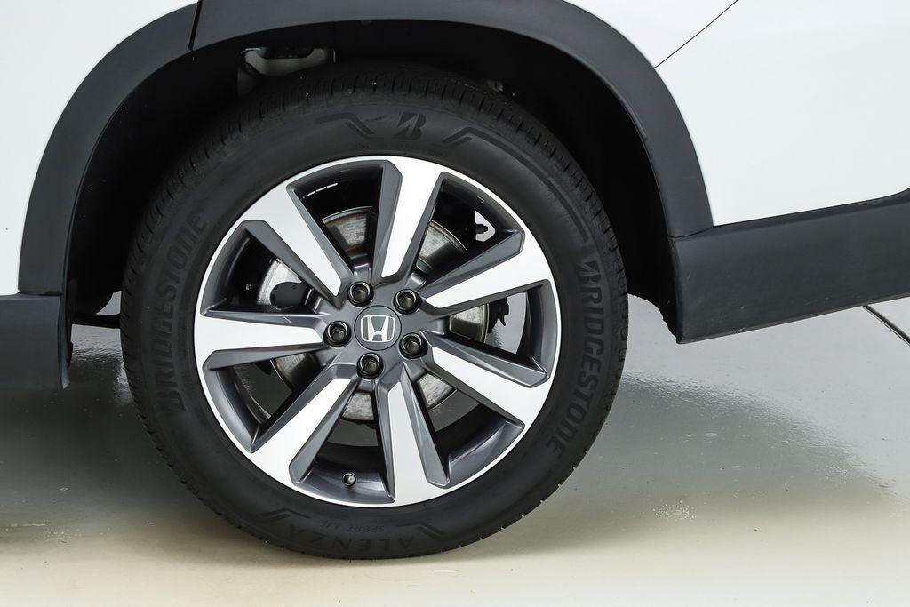 used 2025 Honda Pilot car, priced at $45,514