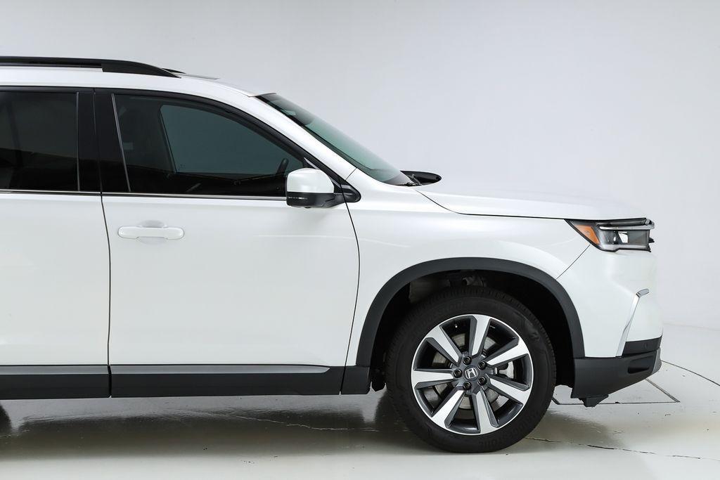 used 2025 Honda Pilot car, priced at $45,514