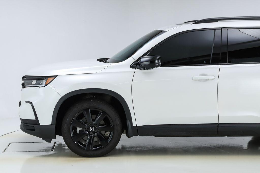 used 2025 Honda Pilot car, priced at $52,991