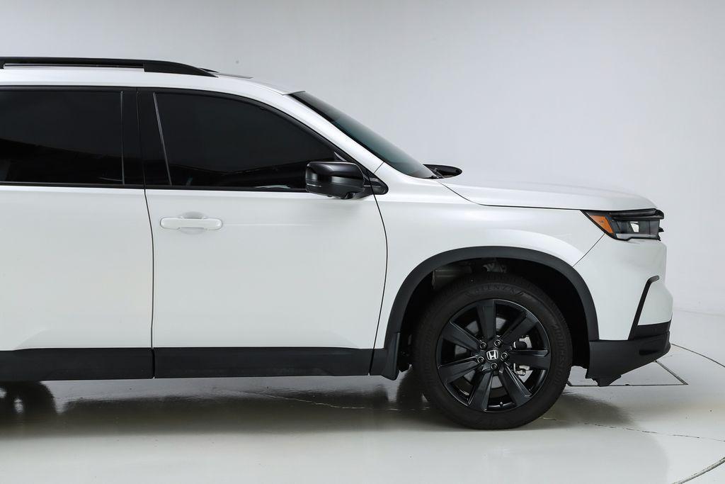 used 2025 Honda Pilot car, priced at $52,991