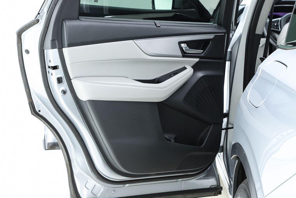 used 2023 Acura MDX car, priced at $38,967