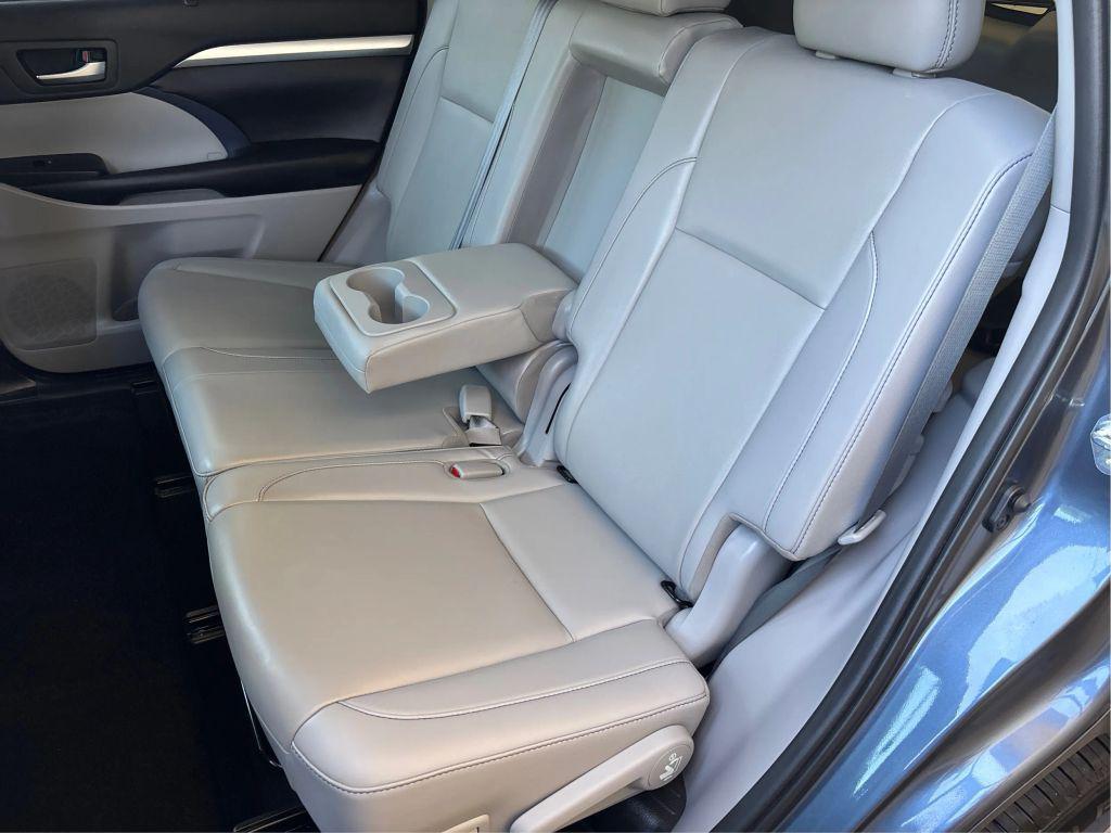 used 2019 Toyota Highlander car, priced at $27,399