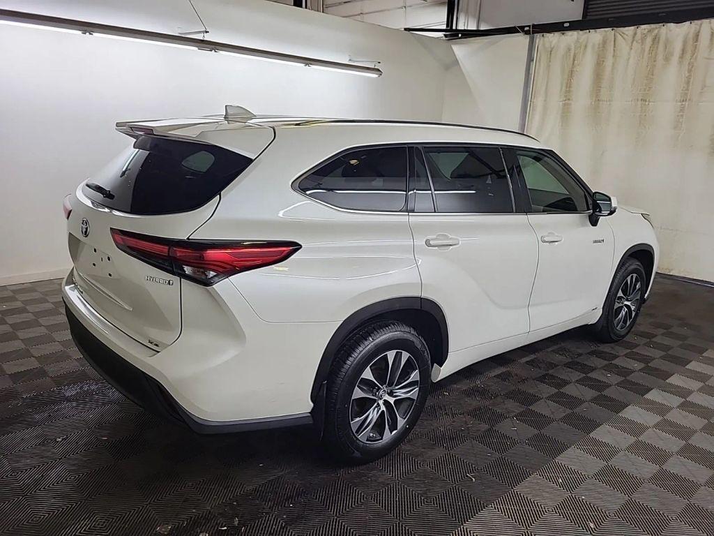 used 2020 Toyota Highlander Hybrid car, priced at $35,999