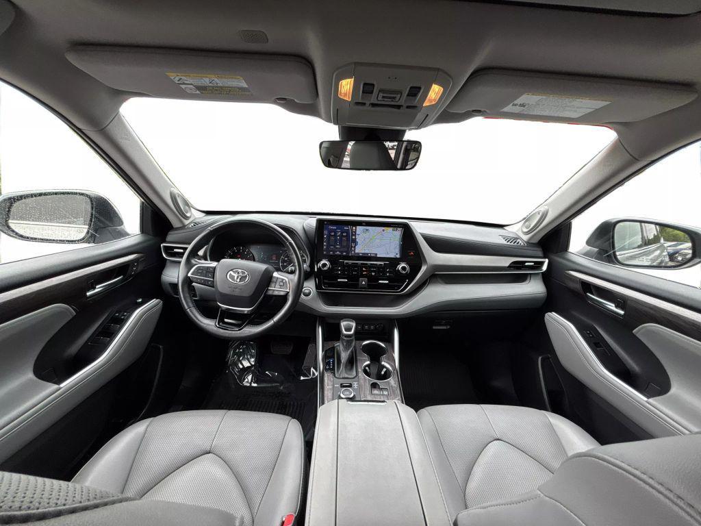 used 2021 Toyota Highlander car, priced at $30,999