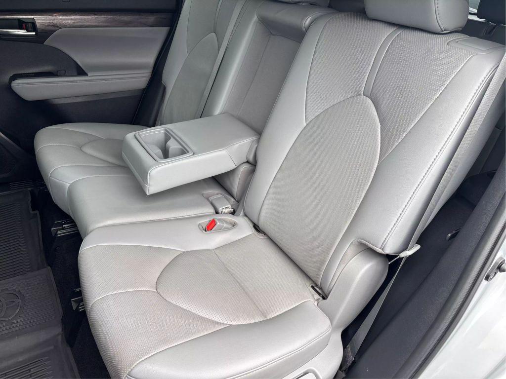 used 2021 Toyota Highlander car, priced at $30,999