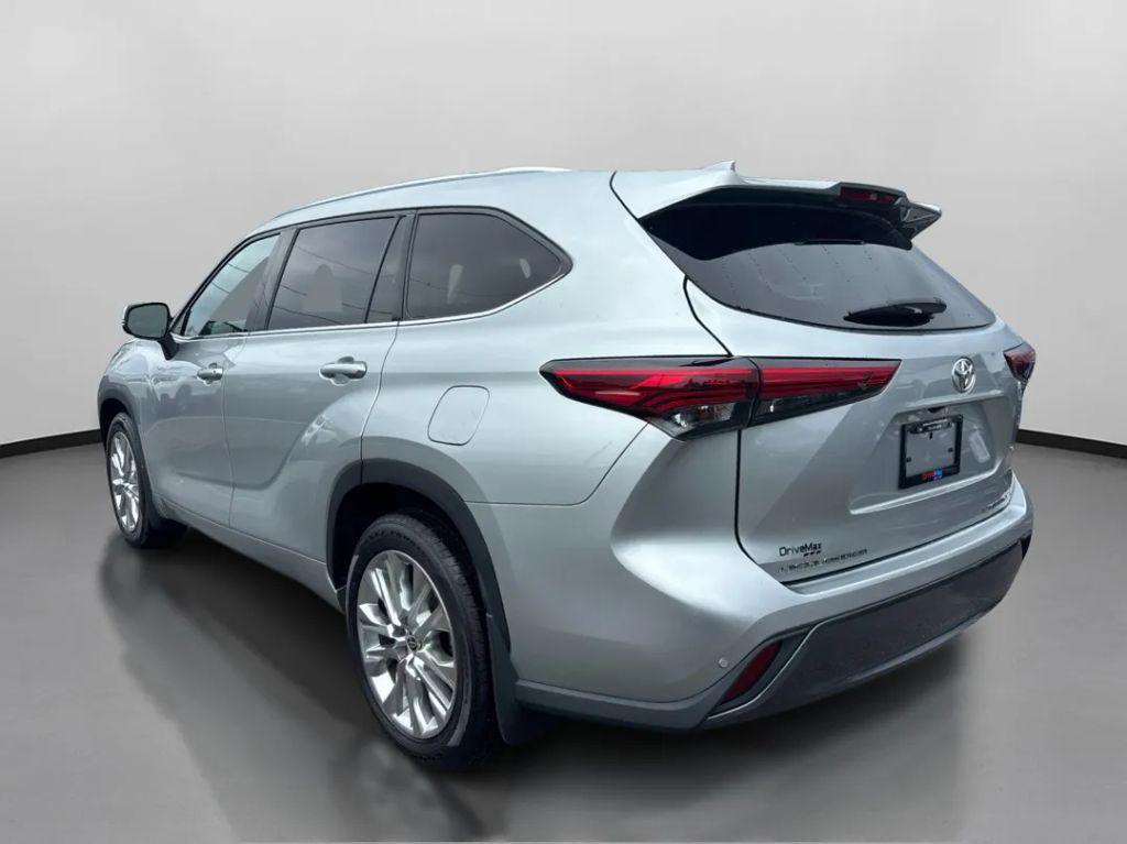used 2021 Toyota Highlander car, priced at $30,999