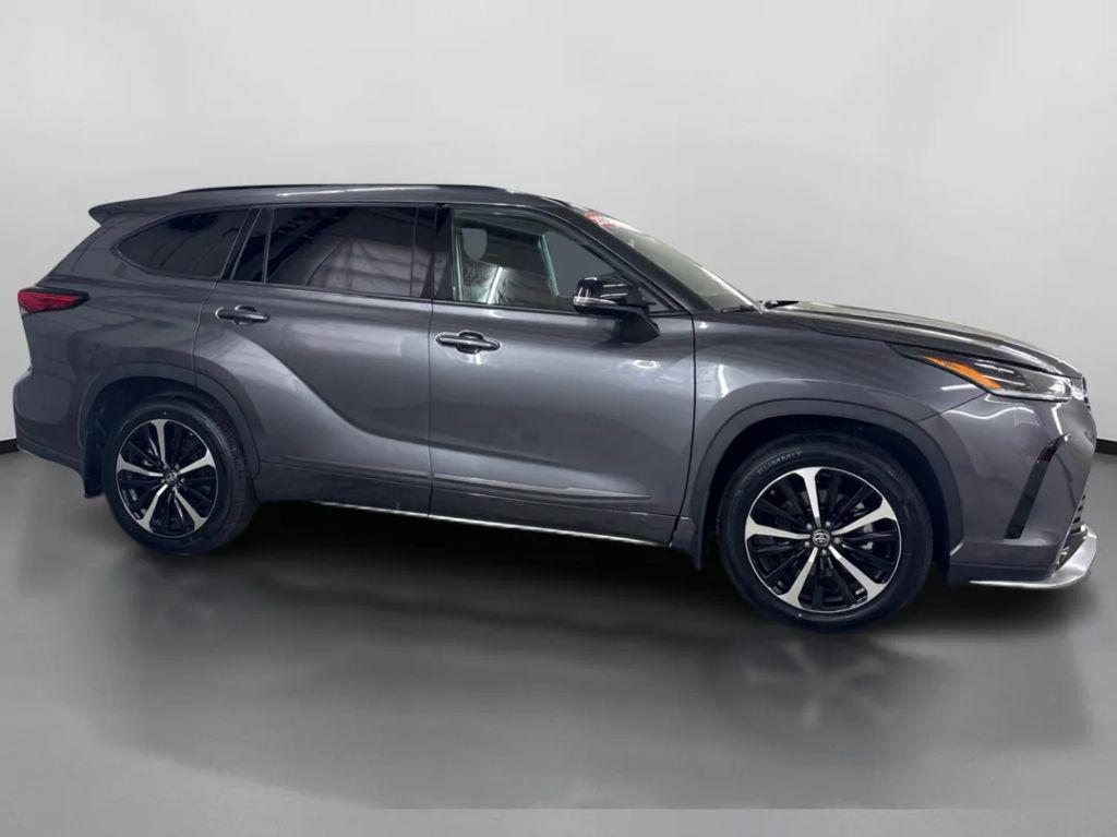used 2021 Toyota Highlander car, priced at $30,999