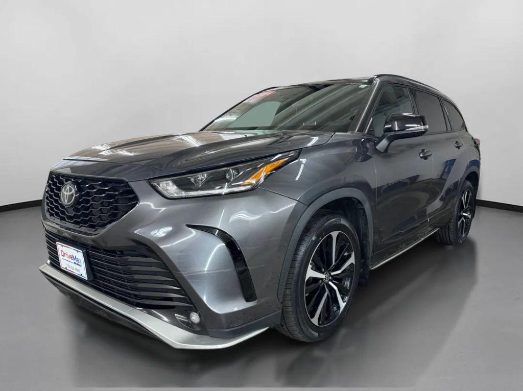 used 2021 Toyota Highlander car, priced at $30,999