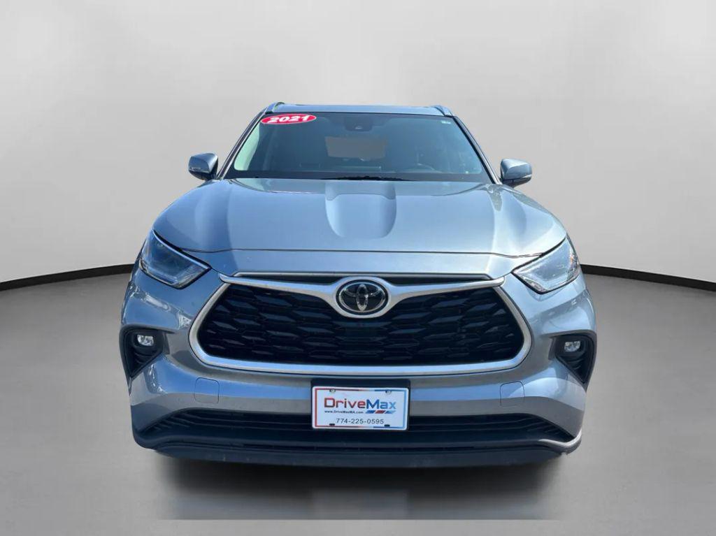 used 2021 Toyota Highlander car, priced at $27,999