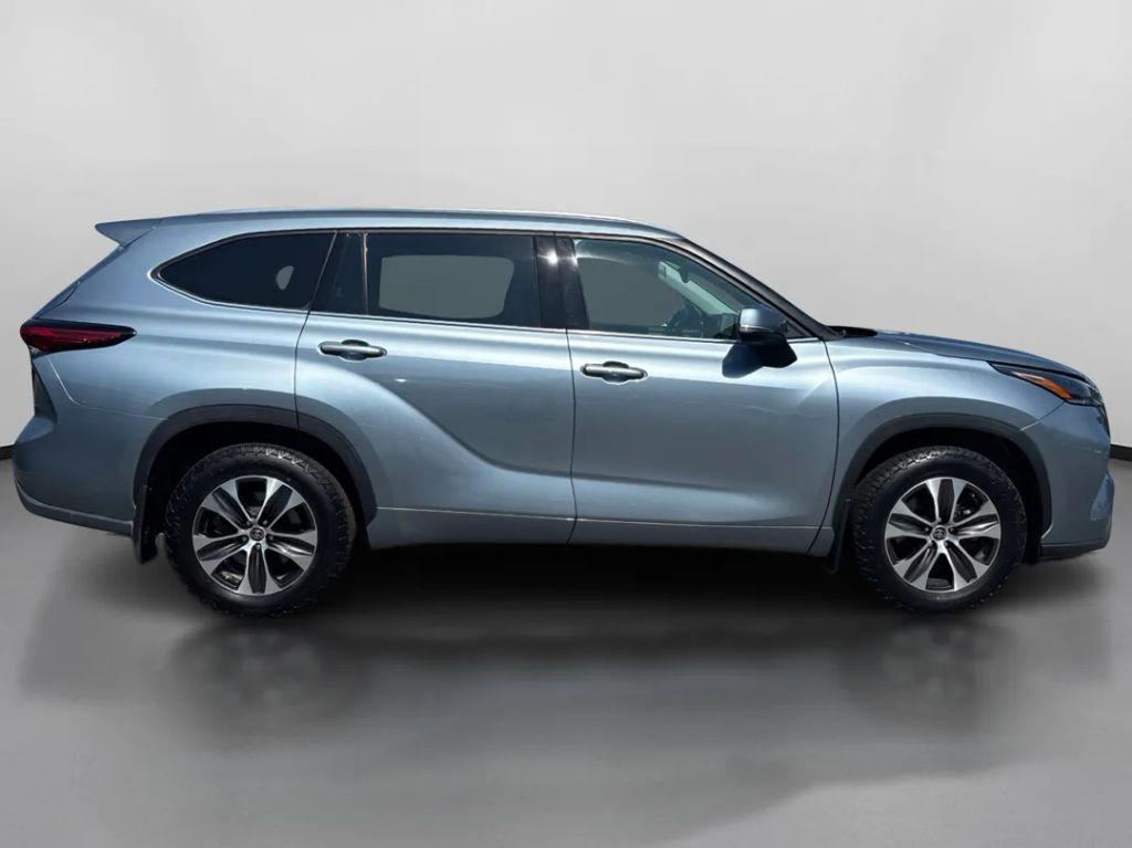 used 2021 Toyota Highlander car, priced at $27,999