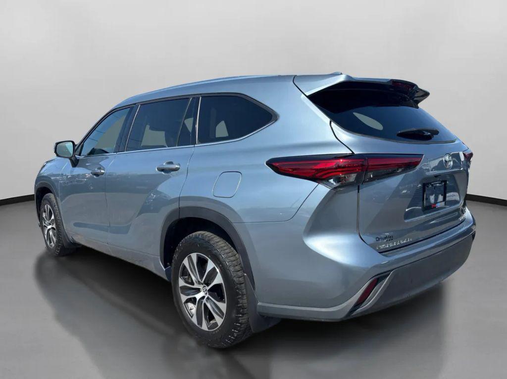 used 2021 Toyota Highlander car, priced at $27,999