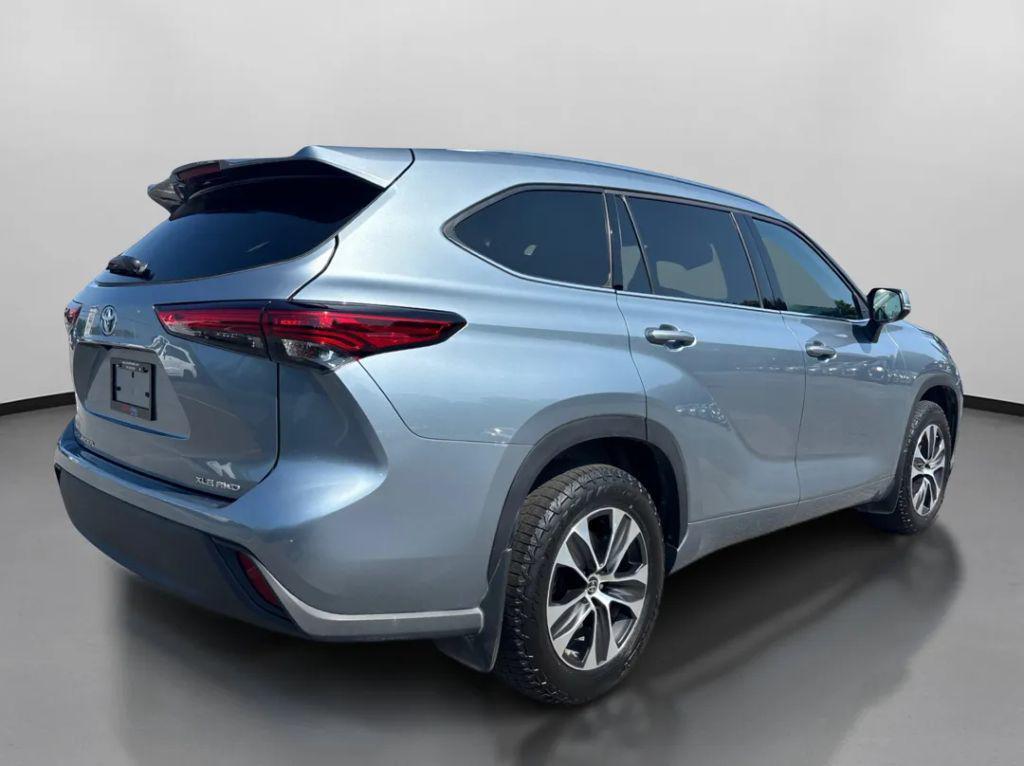 used 2021 Toyota Highlander car, priced at $27,999