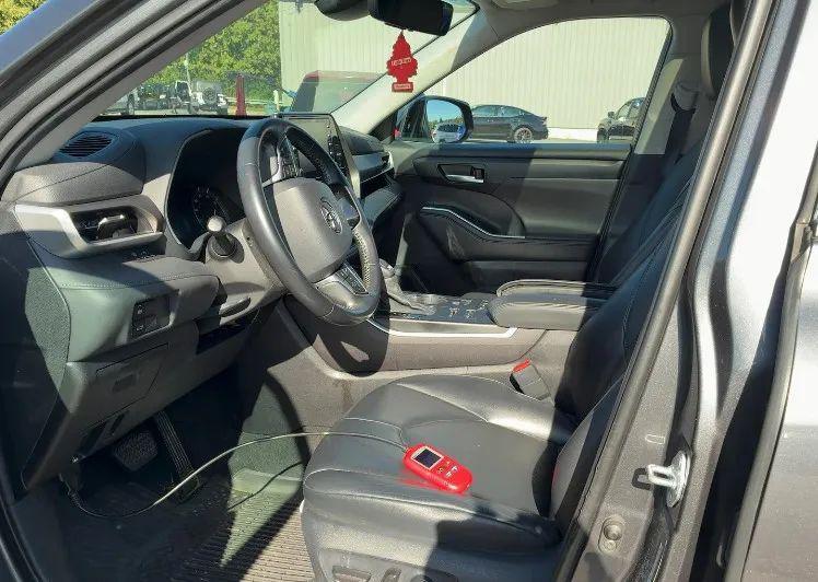 used 2021 Toyota Highlander car, priced at $33,499