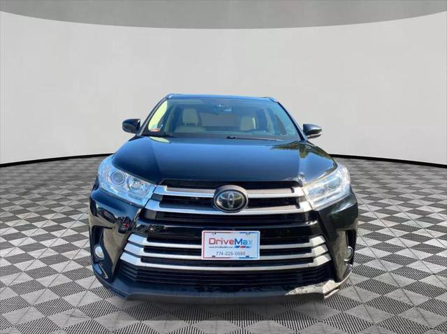 used 2019 Toyota Highlander car, priced at $26,599