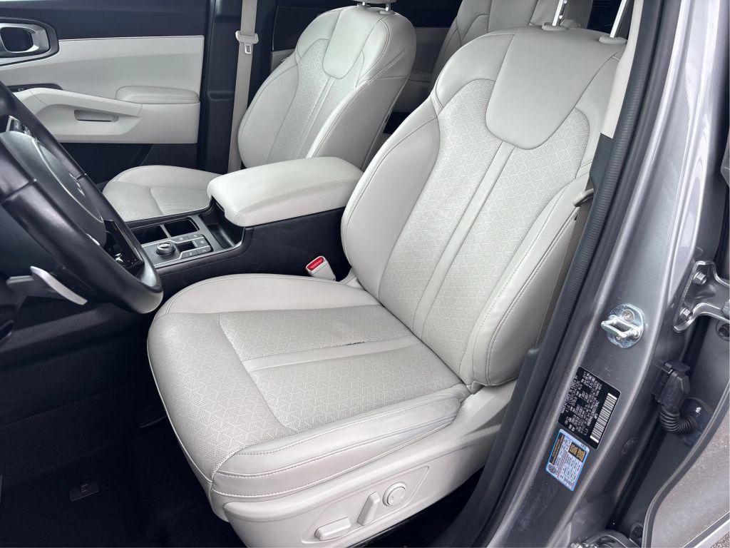 used 2022 Kia Sorento Hybrid car, priced at $22,999