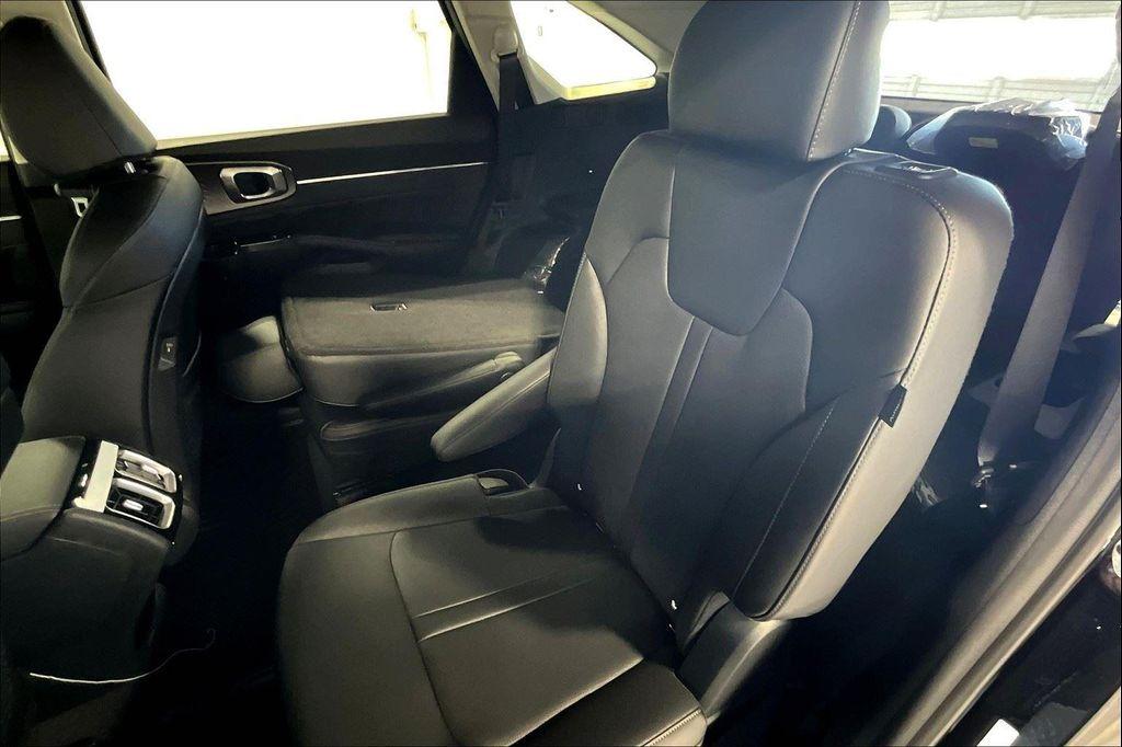 new 2025 Kia Sorento car, priced at $43,305