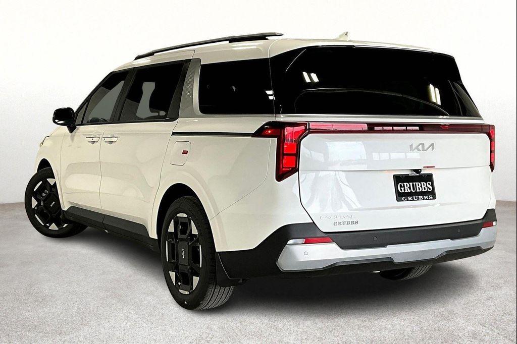 new 2025 Kia Carnival car, priced at $43,155