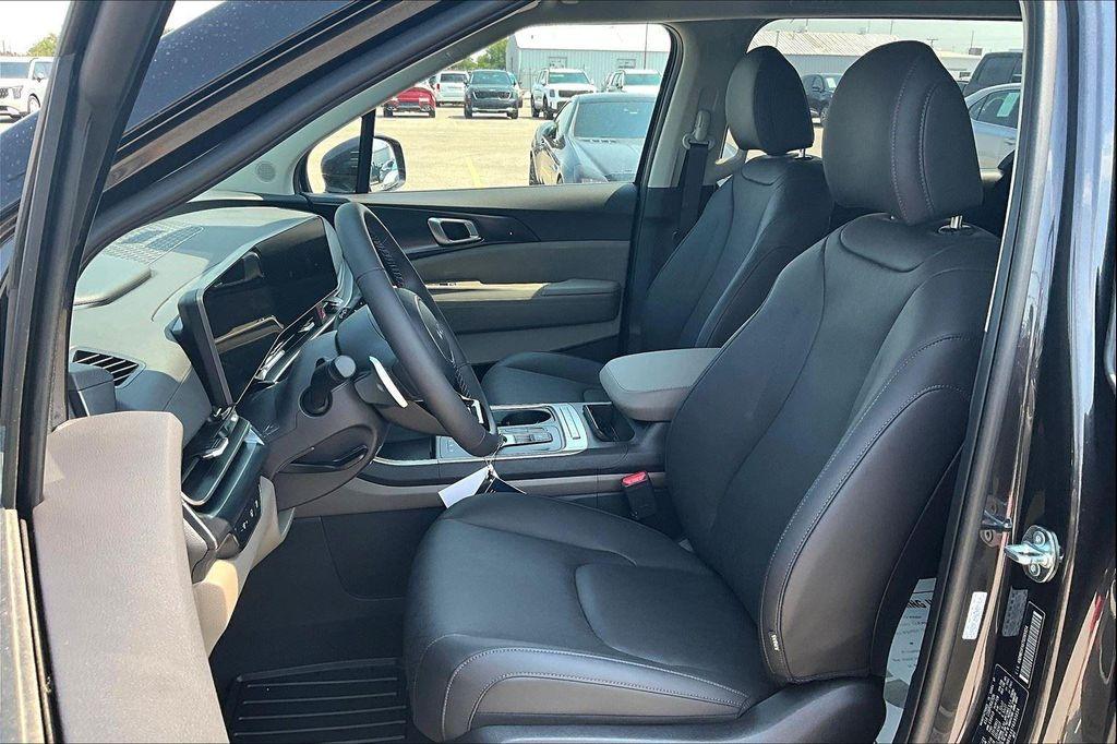 new 2026 Kia Carnival Hybrid car, priced at $42,690