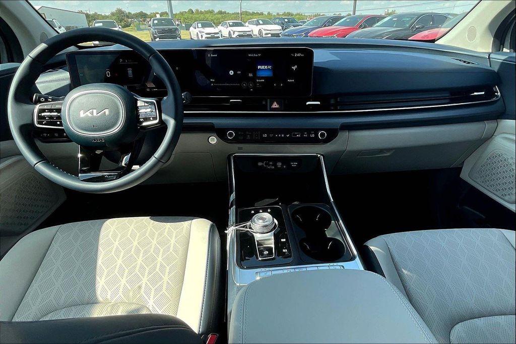 new 2026 Kia Carnival Hybrid car, priced at $45,465