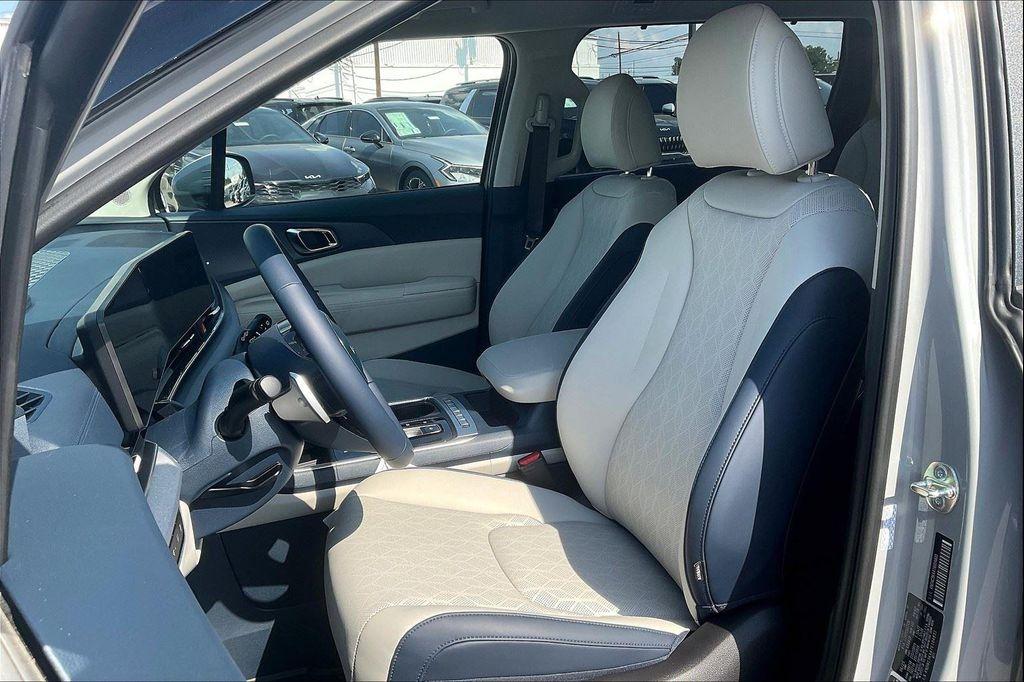 new 2026 Kia Carnival Hybrid car, priced at $45,465