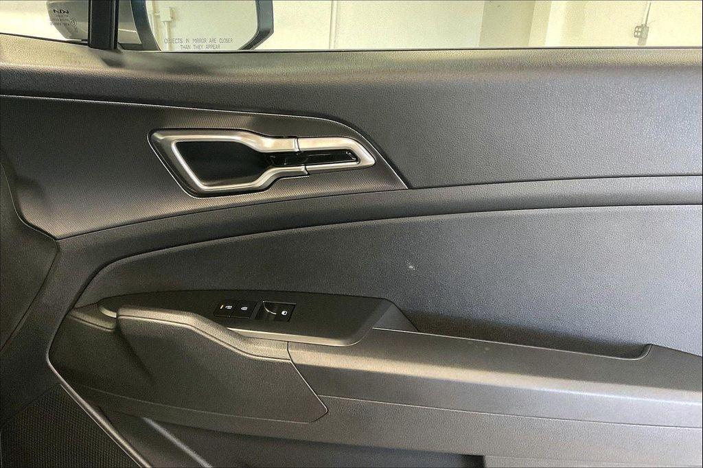 new 2026 Kia Sportage Hybrid car, priced at $32,205