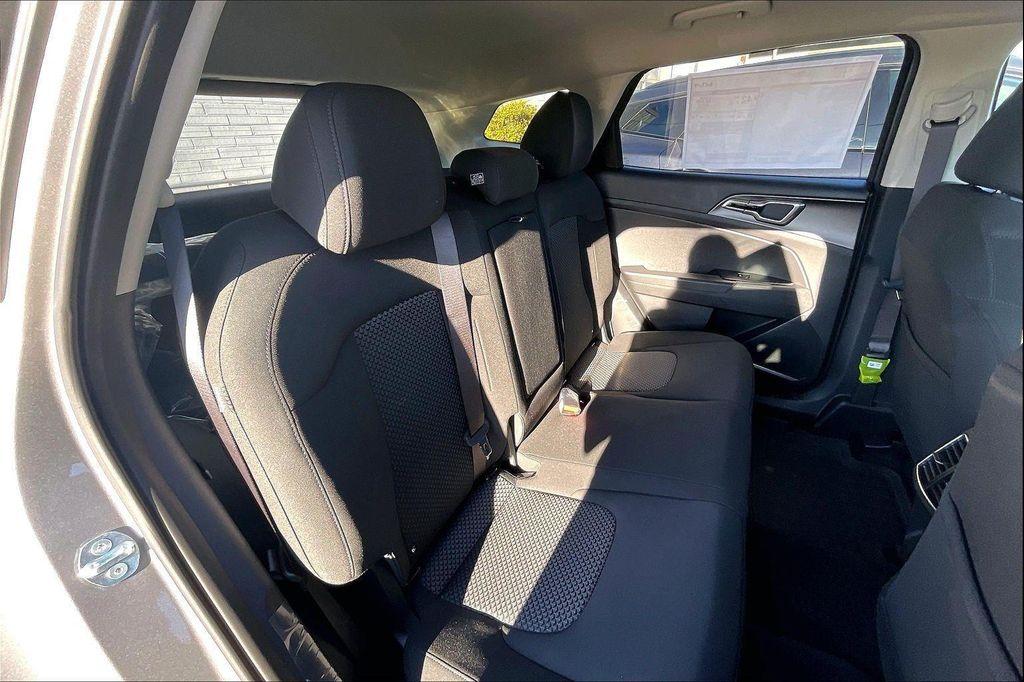 new 2026 Kia Sportage Hybrid car, priced at $32,205