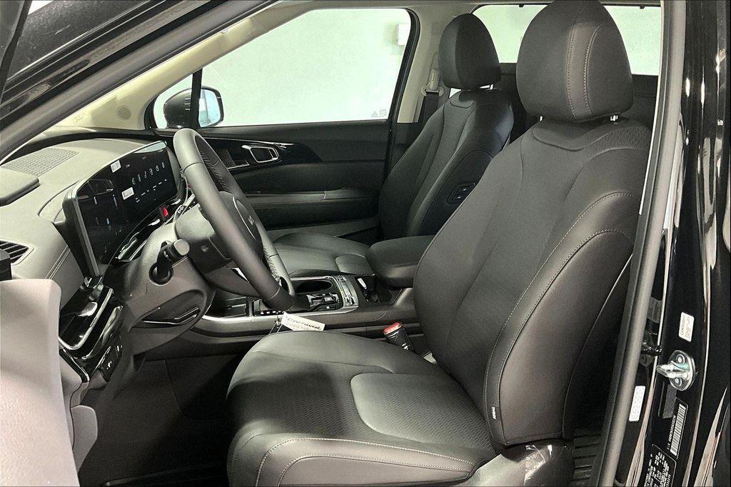 new 2025 Kia Carnival car, priced at $55,625