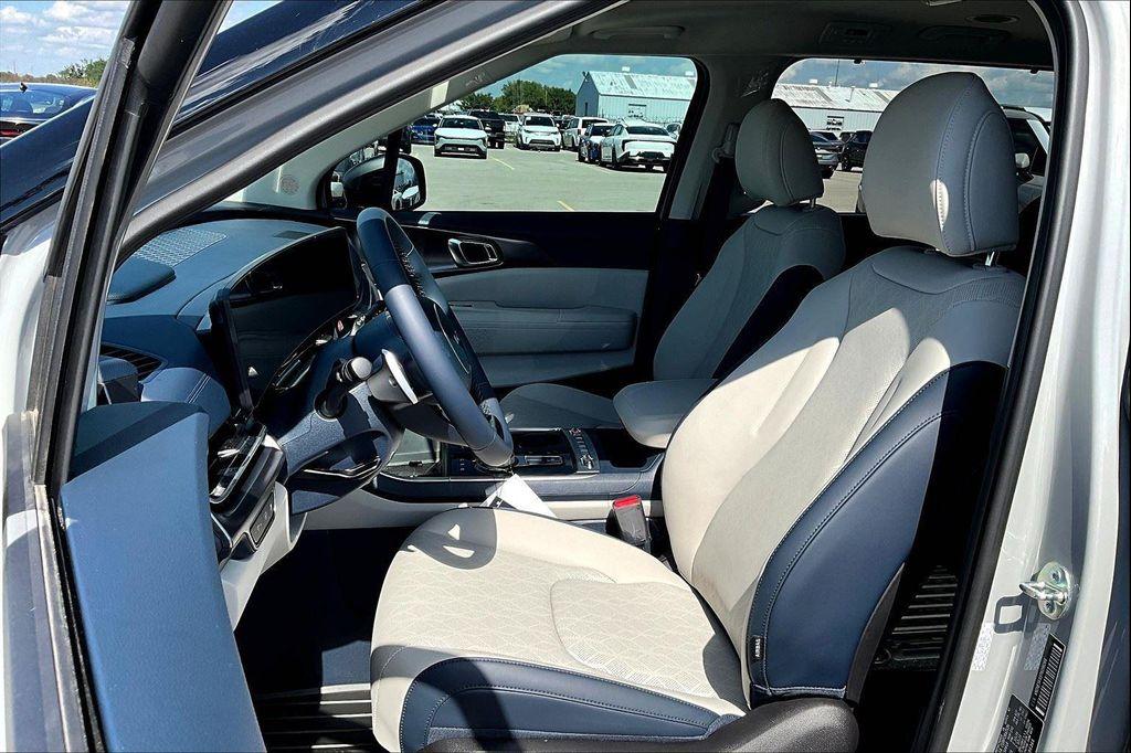 new 2026 Kia Carnival Hybrid car, priced at $51,660