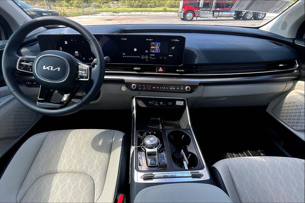 new 2026 Kia Carnival Hybrid car, priced at $51,660