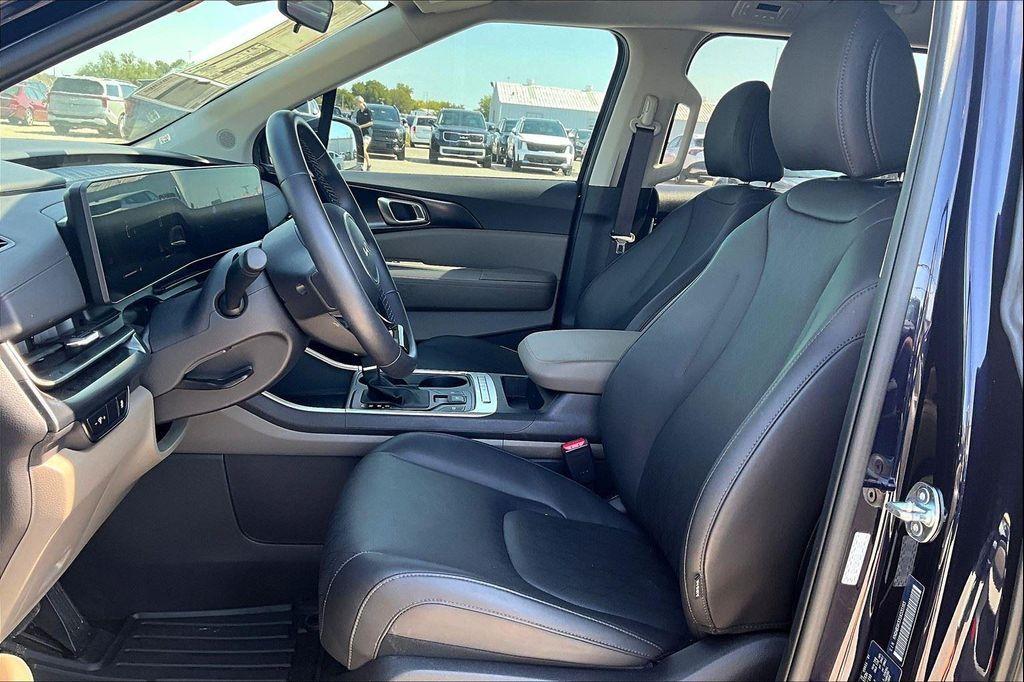 new 2025 Kia Carnival car, priced at $40,500