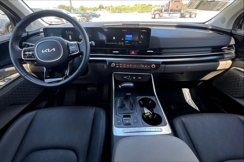 new 2025 Kia Carnival car, priced at $40,500