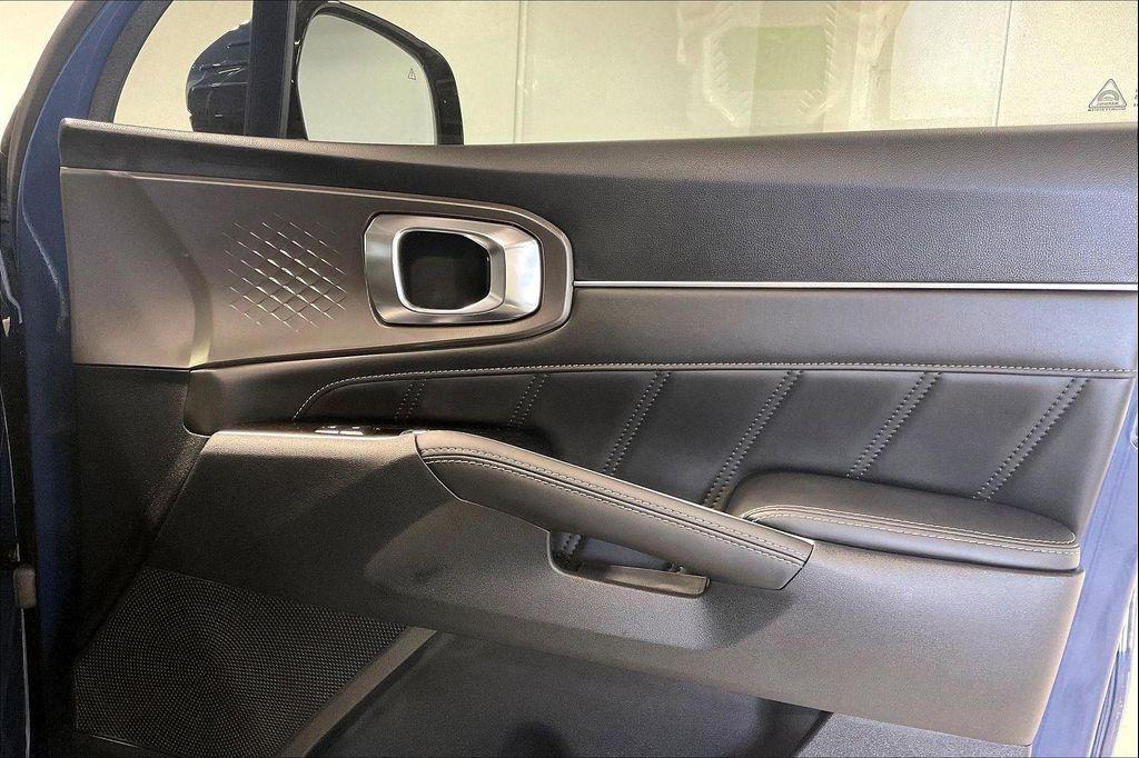 new 2025 Kia Sorento car, priced at $44,295