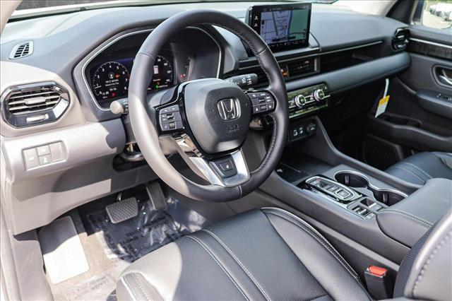 new 2025 Honda Pilot car, priced at $51,104