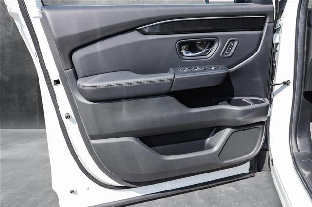 new 2025 Honda Pilot car, priced at $51,104