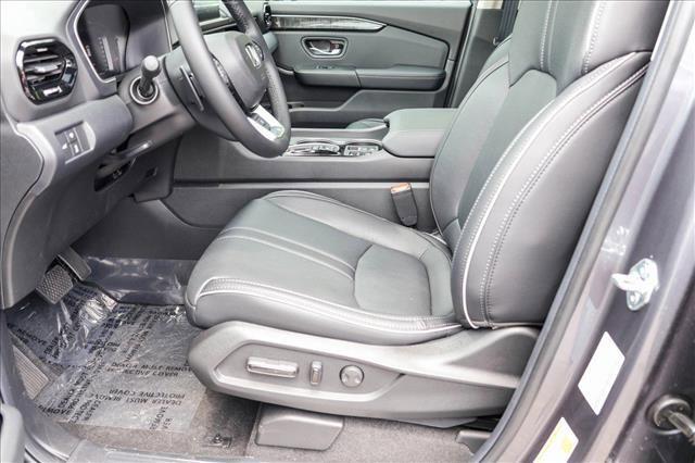 new 2025 Honda Pilot car, priced at $52,260