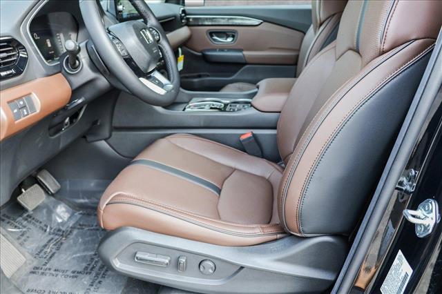 new 2025 Honda Pilot car, priced at $50,677