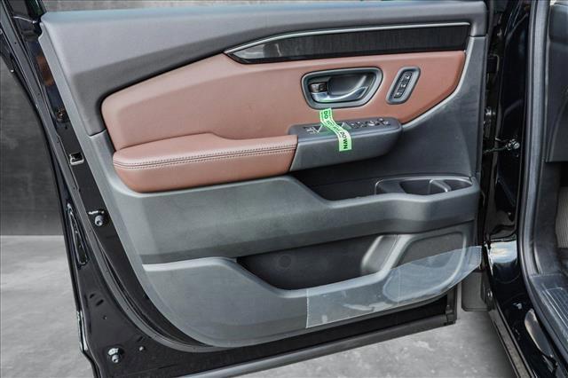 new 2025 Honda Pilot car, priced at $50,677