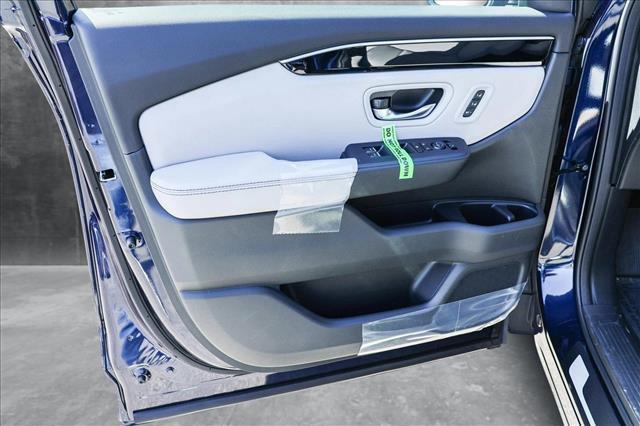 new 2025 Honda Pilot car, priced at $48,813