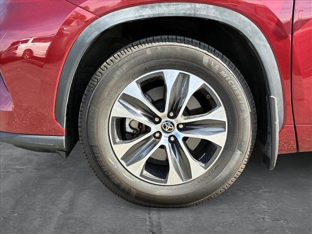 used 2021 Toyota Highlander car, priced at $28,498
