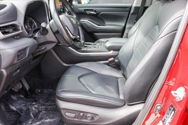 used 2021 Toyota Highlander car, priced at $26,996