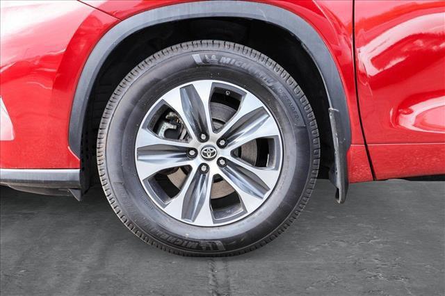 used 2021 Toyota Highlander car, priced at $26,996