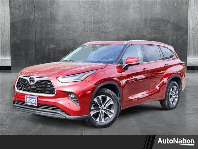 used 2021 Toyota Highlander car, priced at $26,996