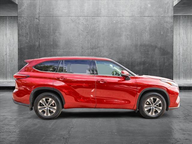 used 2021 Toyota Highlander car, priced at $26,996