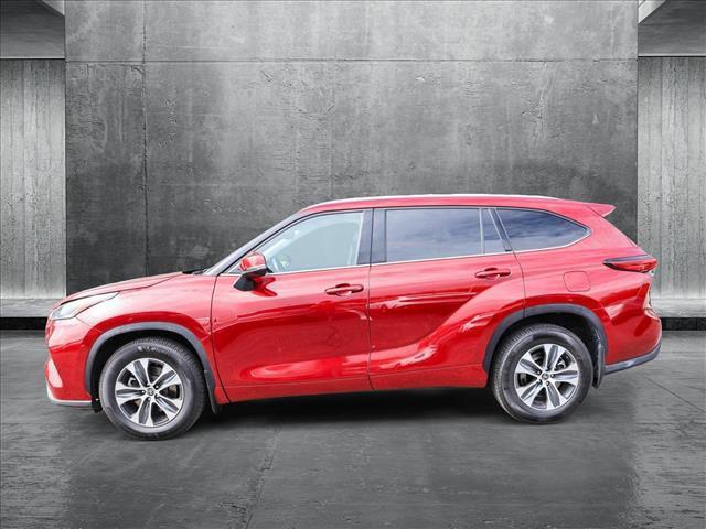 used 2021 Toyota Highlander car, priced at $26,996