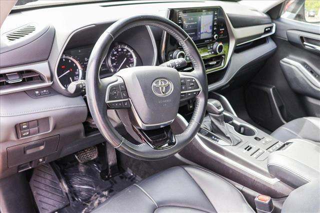used 2021 Toyota Highlander car, priced at $26,996