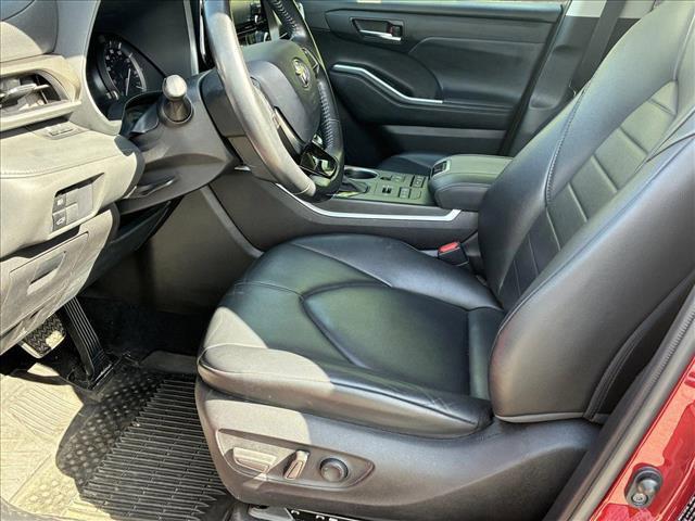 used 2021 Toyota Highlander car, priced at $28,498