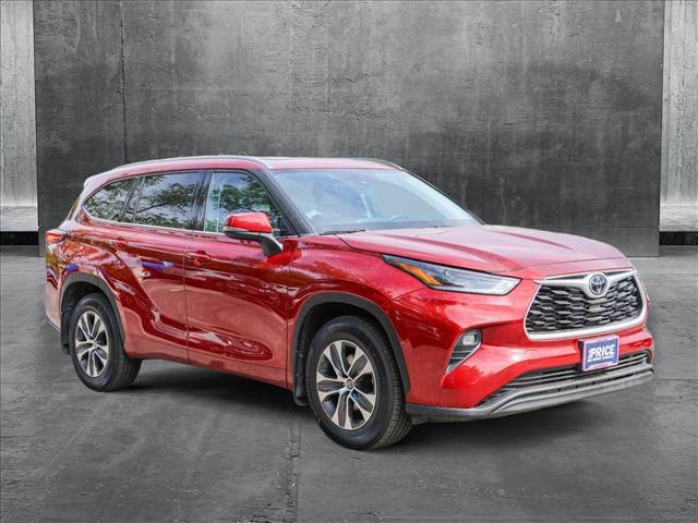 used 2021 Toyota Highlander car, priced at $26,996